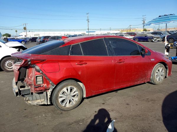 2018 TOYOTA PRIUS Plus/Premium/Advanced
