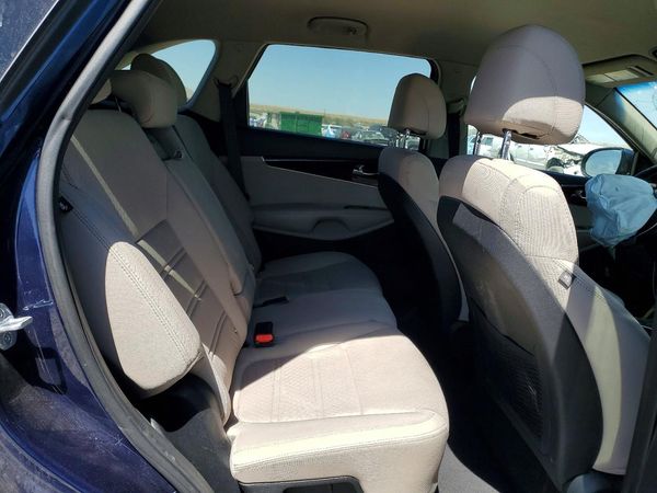 2017 KIA SORENTO L, LX