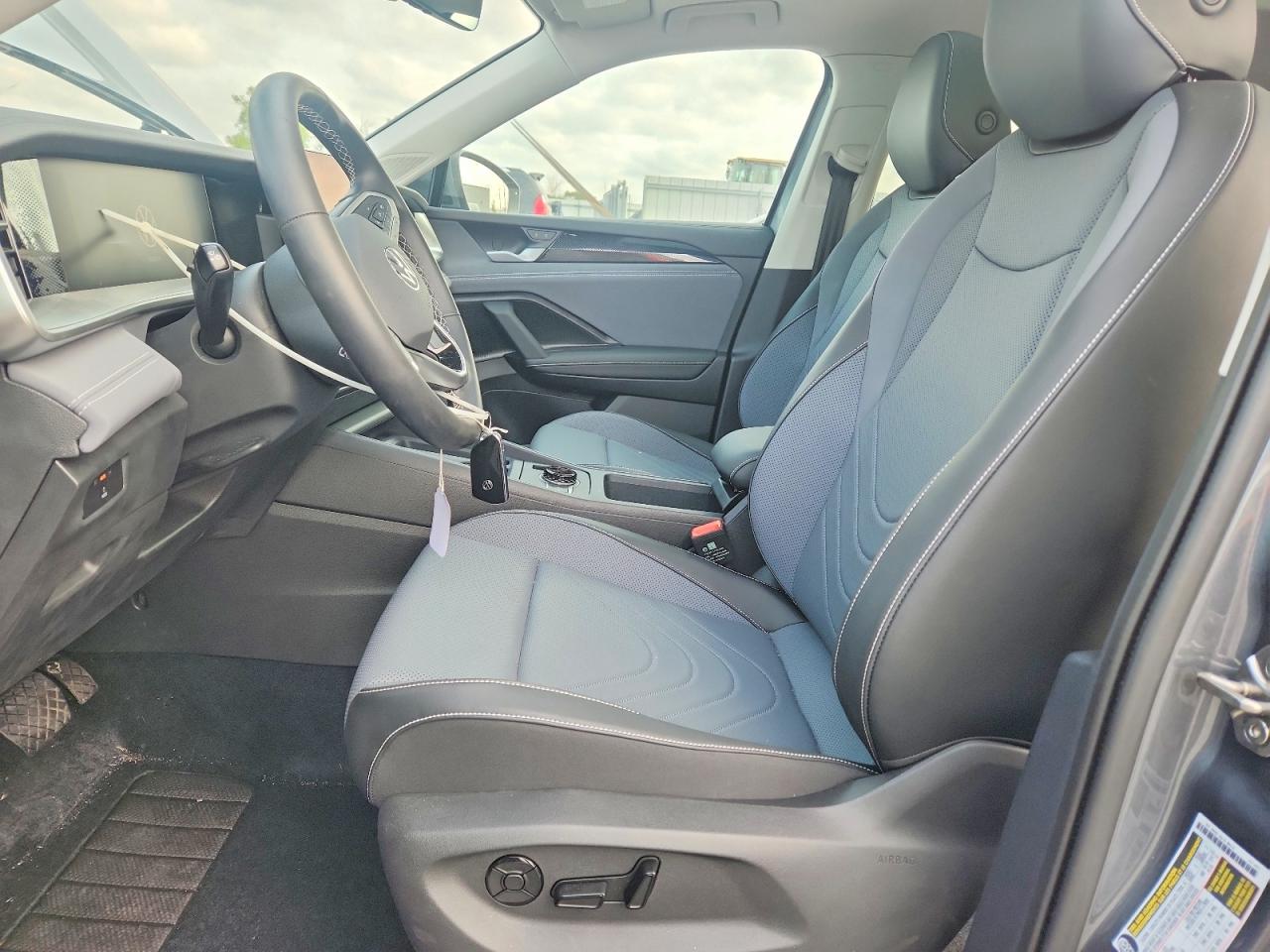 2025 VOLKSWAGEN TIGUAN 4Motion SE
