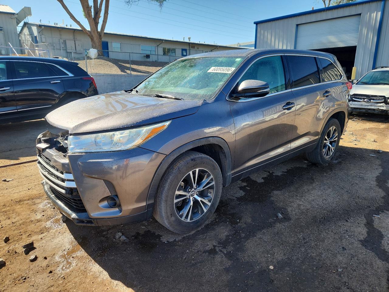 2017 TOYOTA HIGHLANDER LE