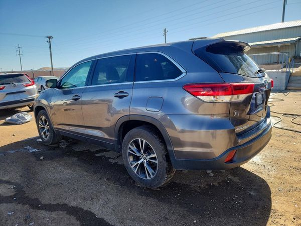 2017 TOYOTA HIGHLANDER LE