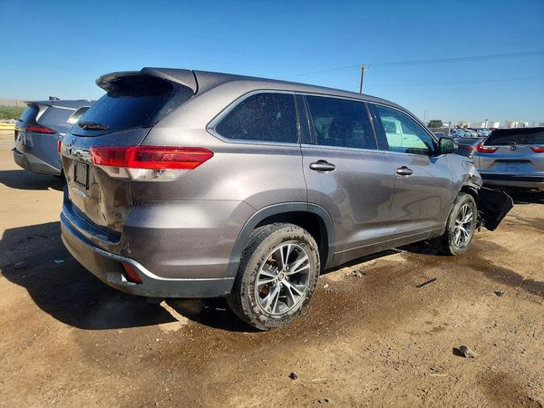 2017 TOYOTA HIGHLANDER LE