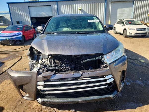 2017 TOYOTA HIGHLANDER LE