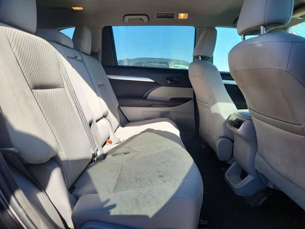 2017 TOYOTA HIGHLANDER LE