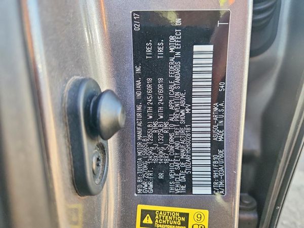 2017 TOYOTA HIGHLANDER LE