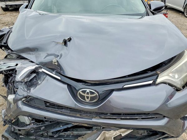 2018 TOYOTA RAV4 Adventure/XLE