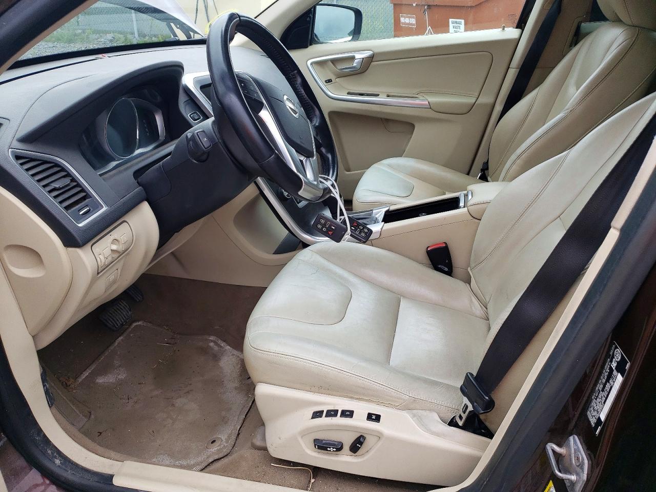 2015 VOLVO XC60 Premier+ (non R design)