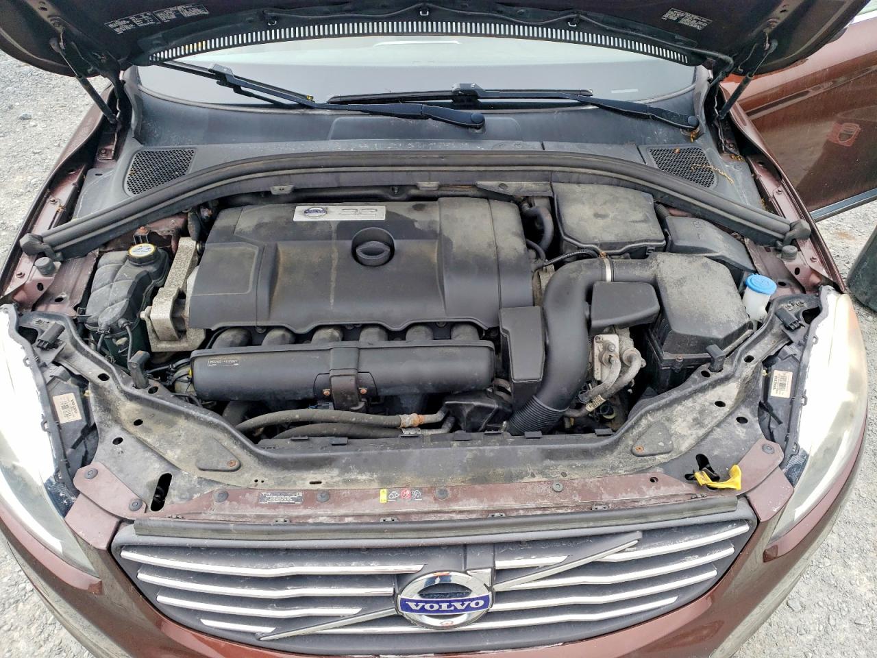 2015 VOLVO XC60 Premier+ (non R design)