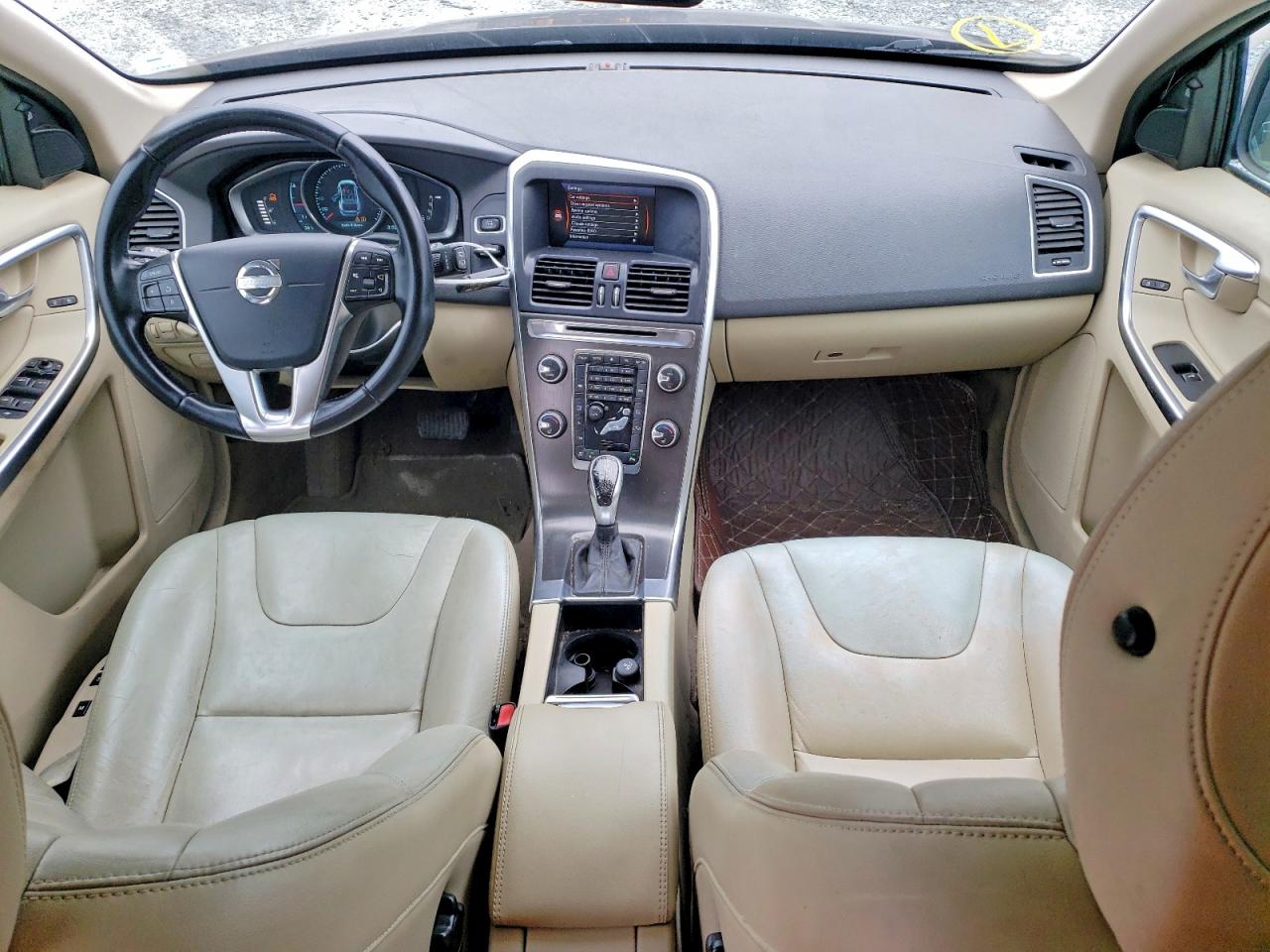 2015 VOLVO XC60 Premier+ (non R design)