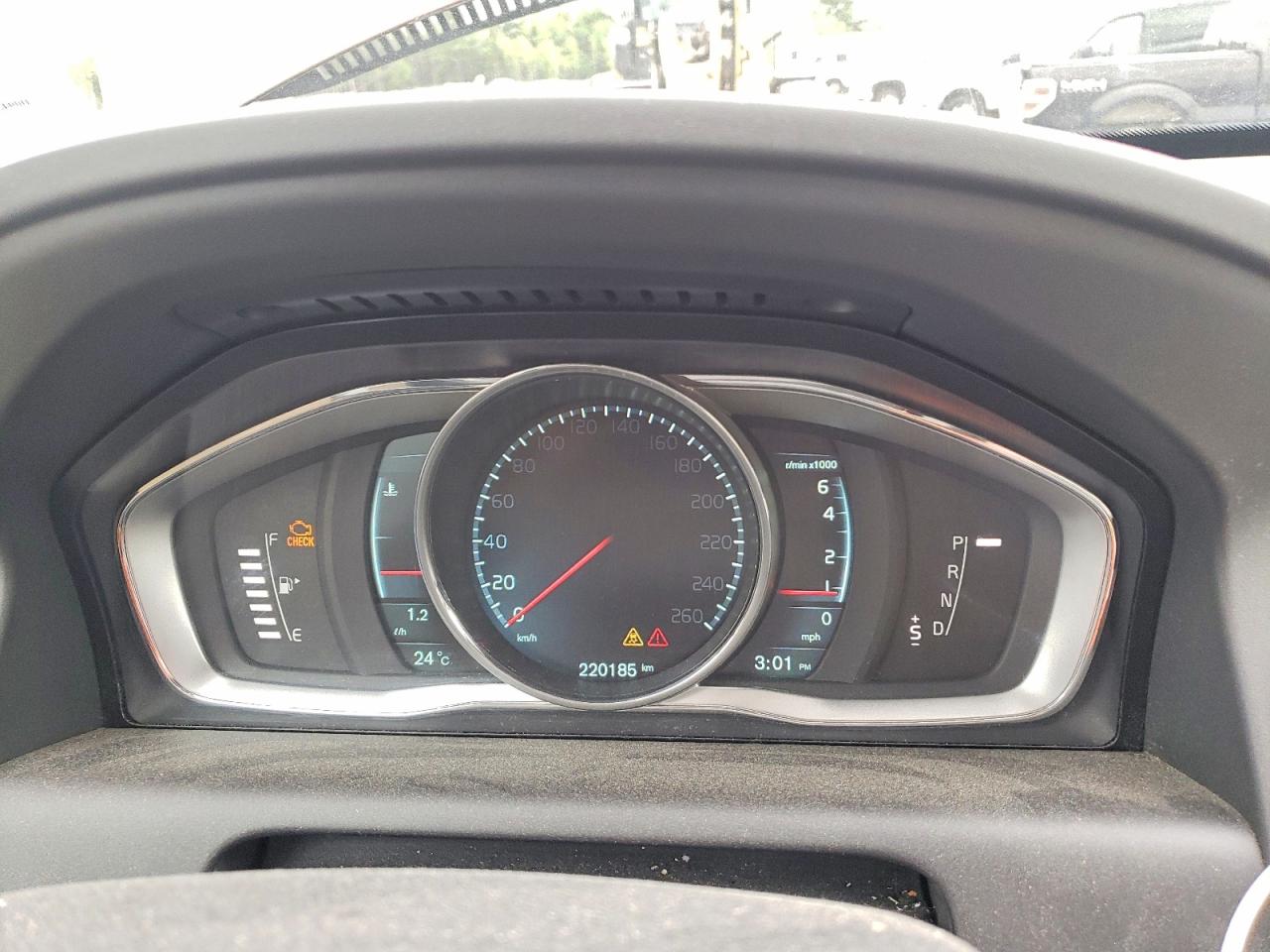 2015 VOLVO XC60 Premier+ (non R design)