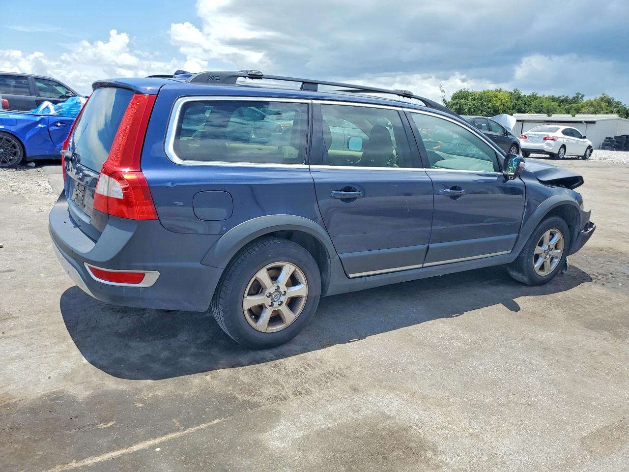 2013 VOLVO XC70