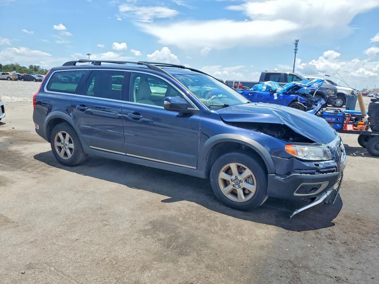 2013 VOLVO XC70