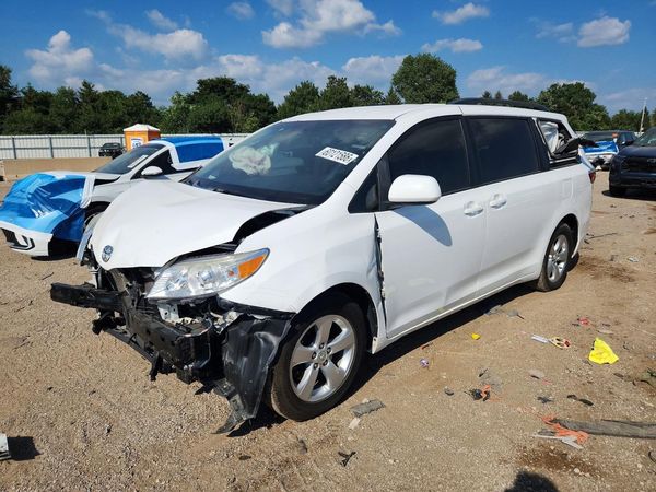 2015 TOYOTA SIENNA