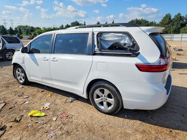 2015 TOYOTA SIENNA