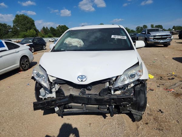 2015 TOYOTA SIENNA