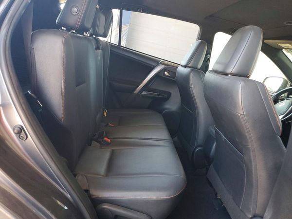 2017 TOYOTA RAV4 SE