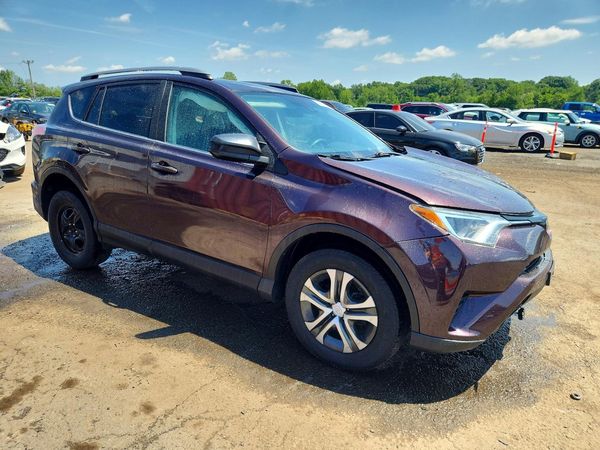 2018 TOYOTA RAV4 LE — Passenger 3/4