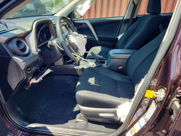 2018 TOYOTA RAV4 LE — DENT