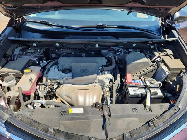 2018 TOYOTA RAV4 LE — Engine bay