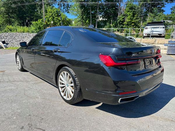 2022 BMW 740 xDrive