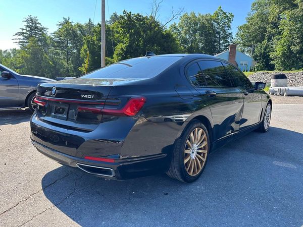 2022 BMW 740 xDrive