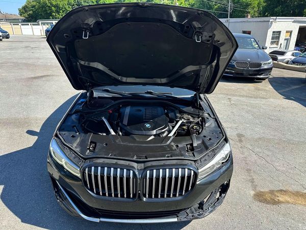 2022 BMW 740 xDrive