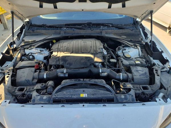 2020 JAGUAR F-PACE S — Engine bay