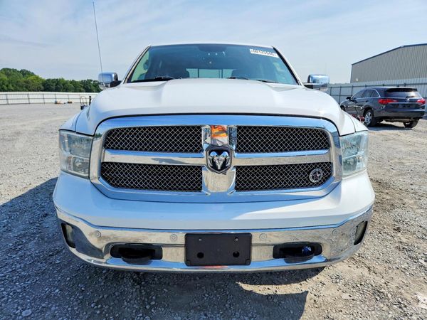 2018 RAM 1500 SLT