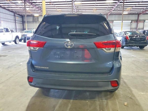 2019 TOYOTA HIGHLANDER LE/LE Plus