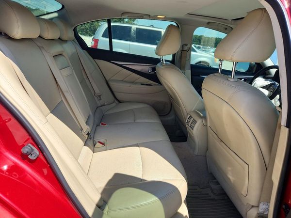 2015 INFINITI Q50