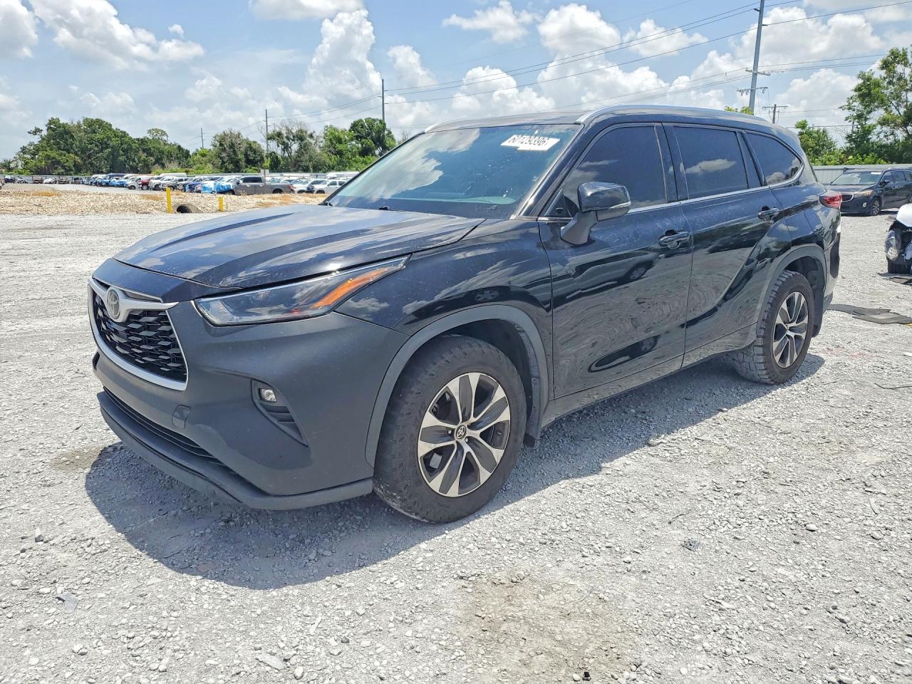 2021 TOYOTA HIGHLANDER XLE Nav