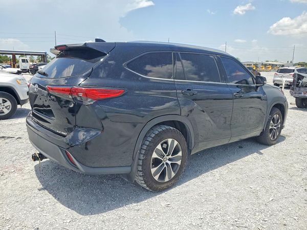 2021 TOYOTA HIGHLANDER XLE Nav