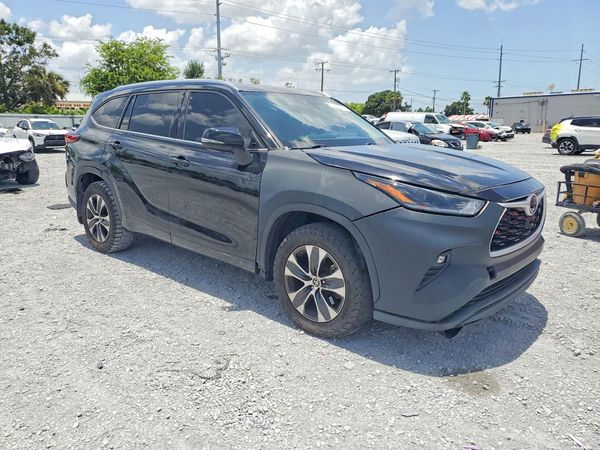 2021 TOYOTA HIGHLANDER XLE Nav