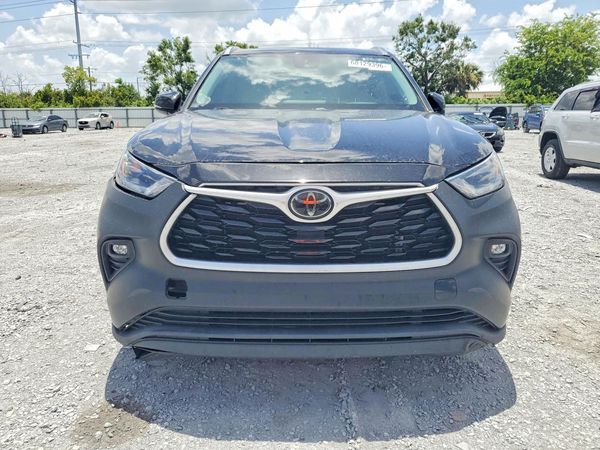 2021 TOYOTA HIGHLANDER XLE Nav