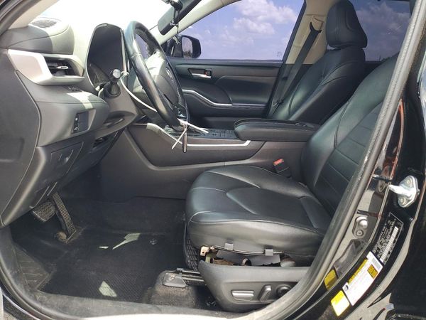 2021 TOYOTA HIGHLANDER XLE Nav