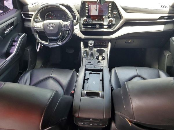 2021 TOYOTA HIGHLANDER XLE Nav