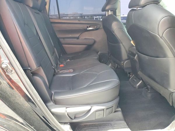 2021 TOYOTA HIGHLANDER XLE Nav