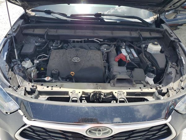 2021 TOYOTA HIGHLANDER XLE Nav