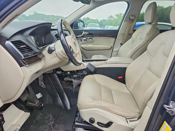 2019 VOLVO XC90