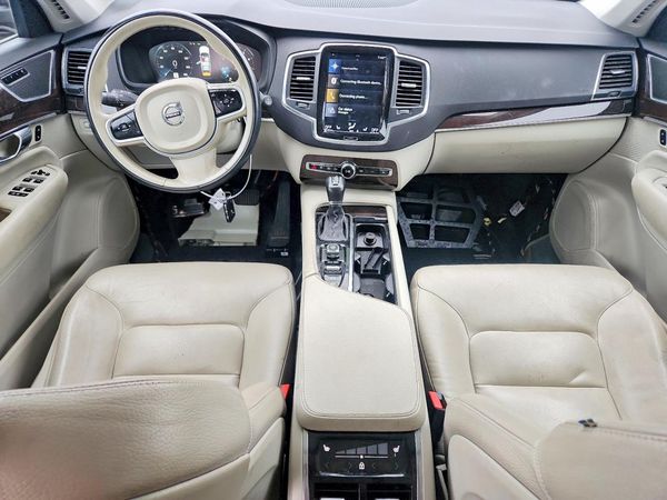 2019 VOLVO XC90