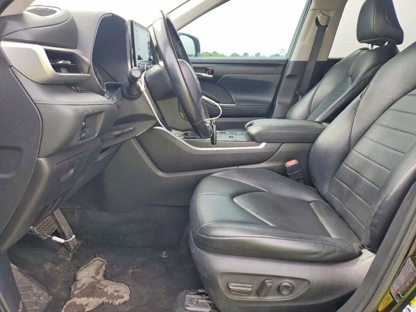 2021 TOYOTA HIGHLANDER XLE