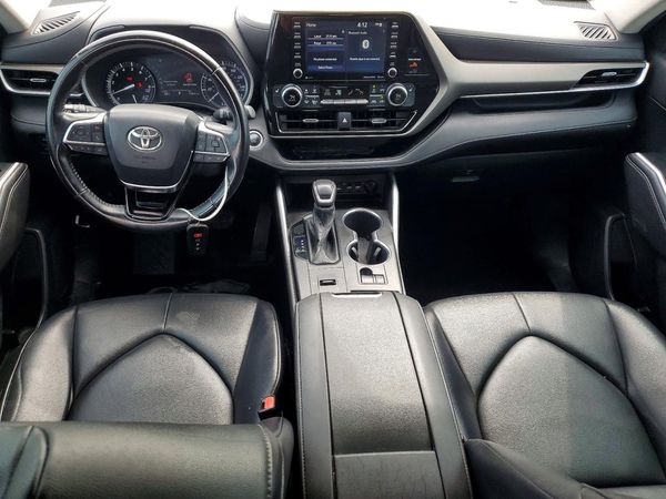 2021 TOYOTA HIGHLANDER XLE