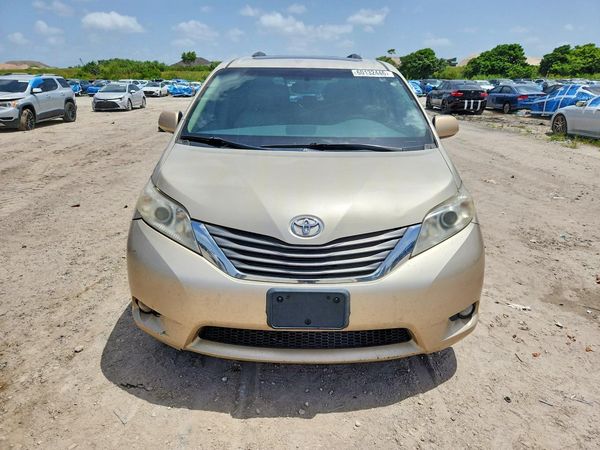 2014 TOYOTA SIENNA