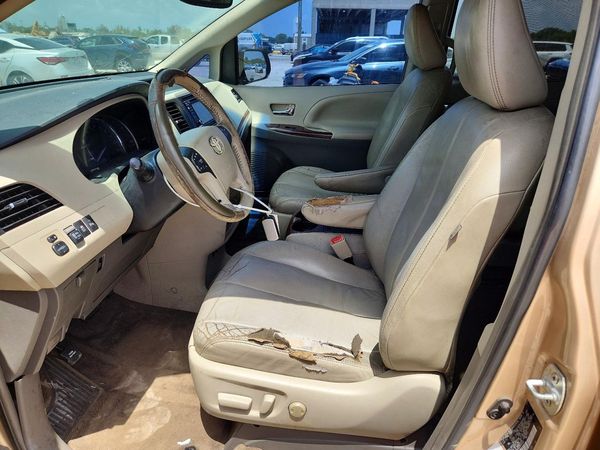 2014 TOYOTA SIENNA