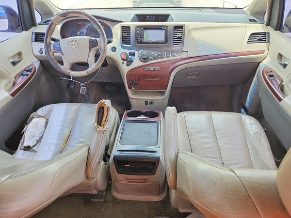 2014 TOYOTA SIENNA