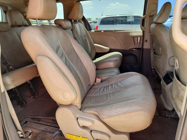 2014 TOYOTA SIENNA