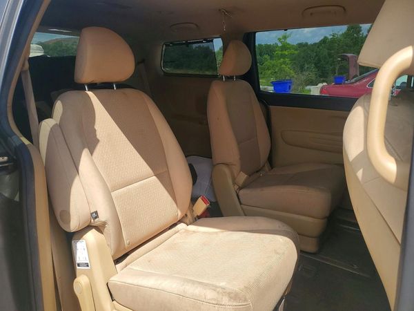 2016 KIA SEDONA LX - Middle-low