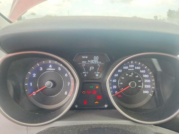 2013 HYUNDAI ELANTRA