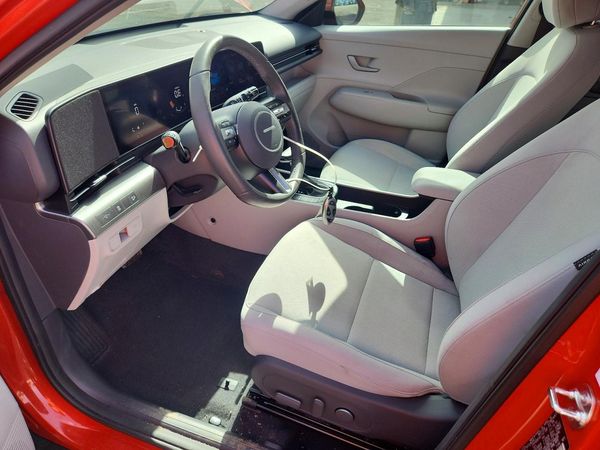 2024 HYUNDAI KONA SE