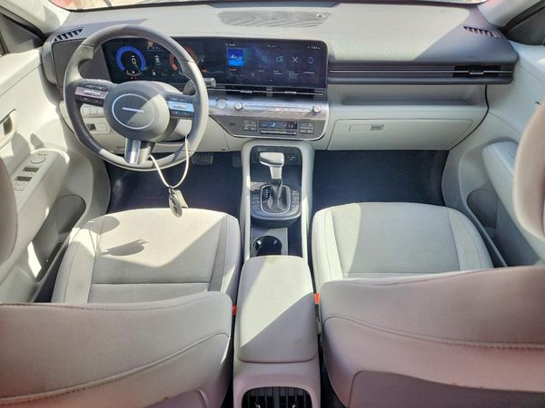 2024 HYUNDAI KONA SE